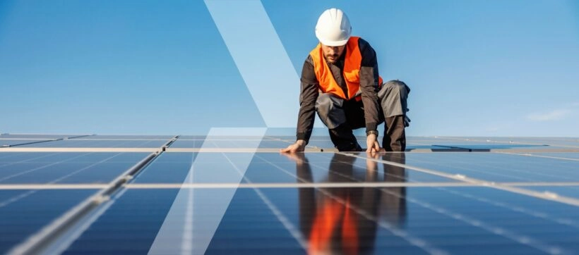Field service technical installing solar panels - Salesforce Field Service Implementation